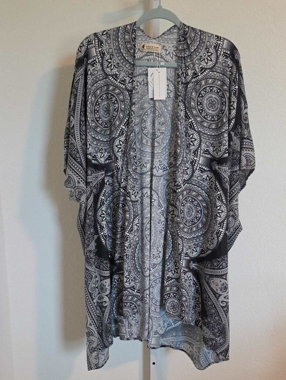Black & White Paisley Open-Front Kimono Jacket